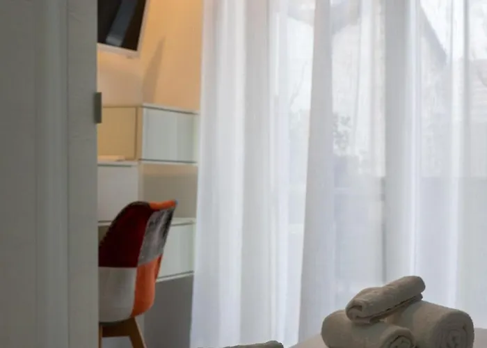 Family 2br With Balcony, Near Metro Lägenhet Milano