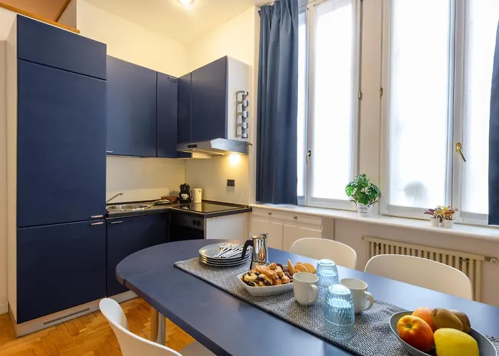 Montevideo, 4 - In The Creative Heart Of * 밀라노