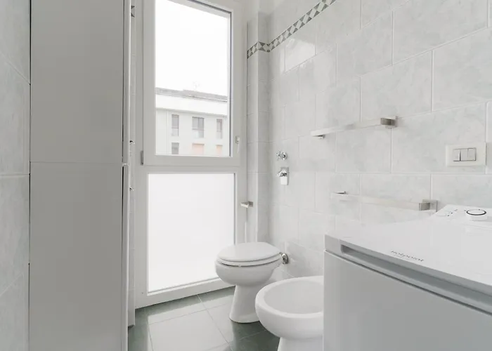 Guesthost - Porta Romana Balcony Flat Апартаменты *