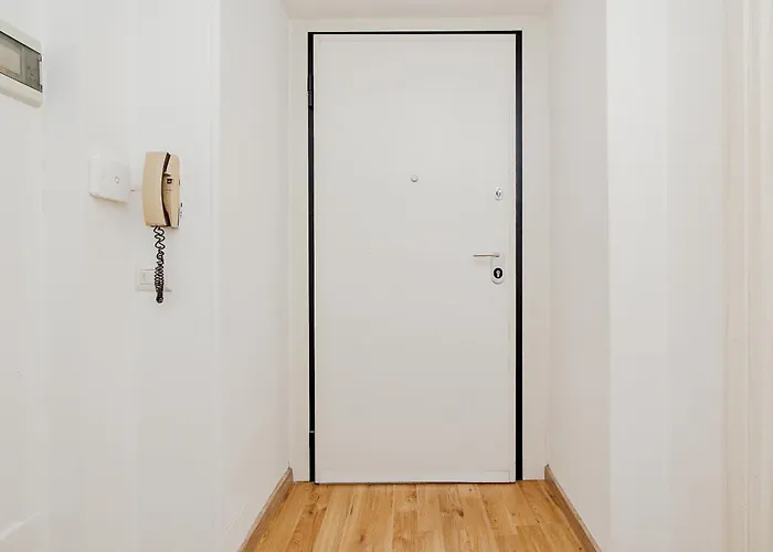 Palazzi - Silenzioso In Porta Venezia