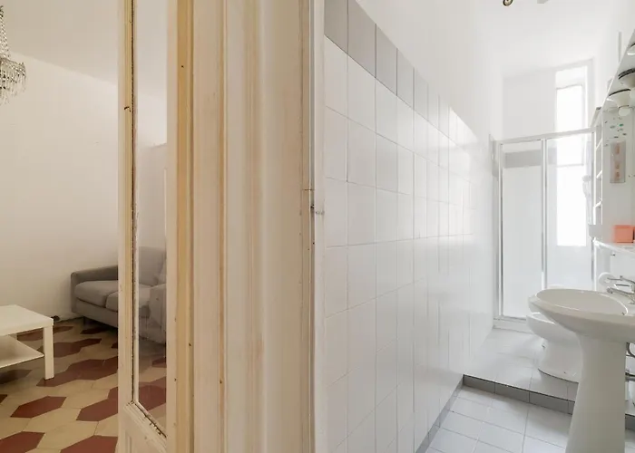 Guesthost - Cozy Near Mm1 * Milano