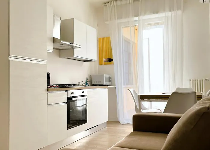 Modern Apt, 25 Min Duomo, Metro 5 Min & Wifi 아파트 밀라노