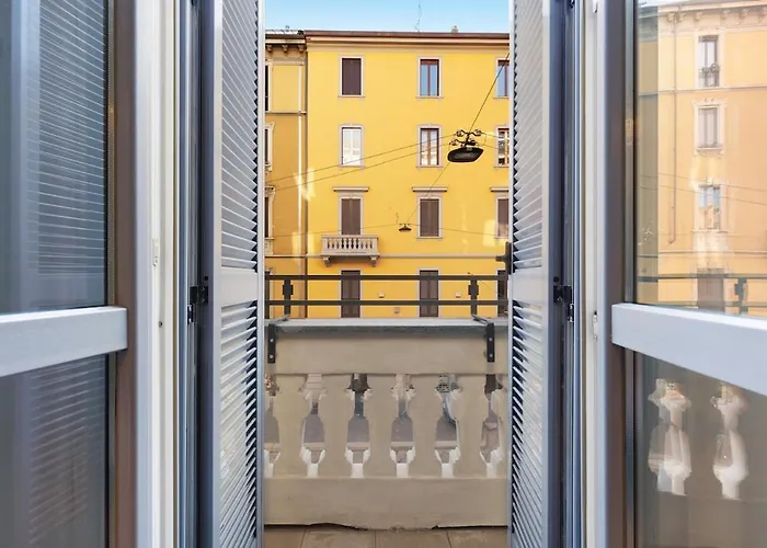 Elegance & Comfort I Balcony I Metro 200m * Mailand