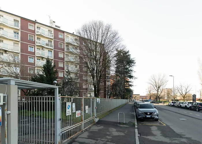 Guesthost - Spacious Balcony X6 * Milan