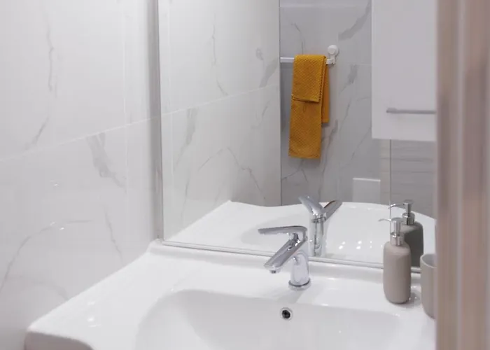 Cinzia's House - 5 Minutes From The Metro *