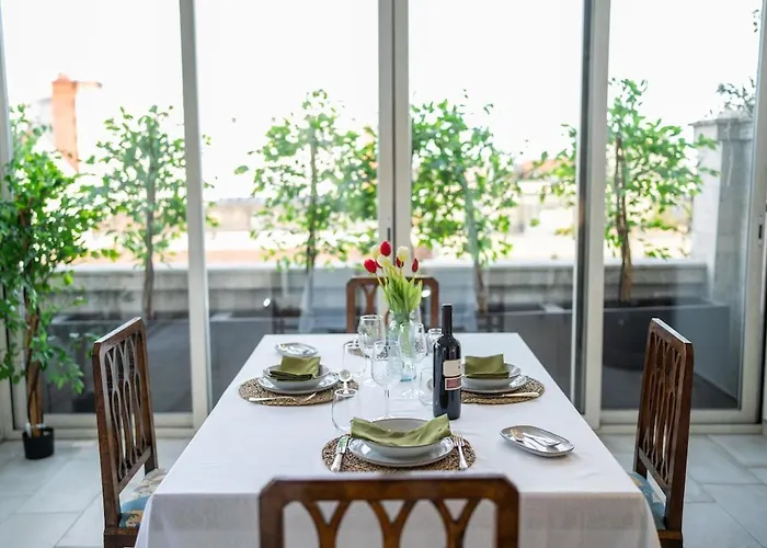 Skyline Penthouse - Terrazzo Panoramico & Metro 5min شقة *