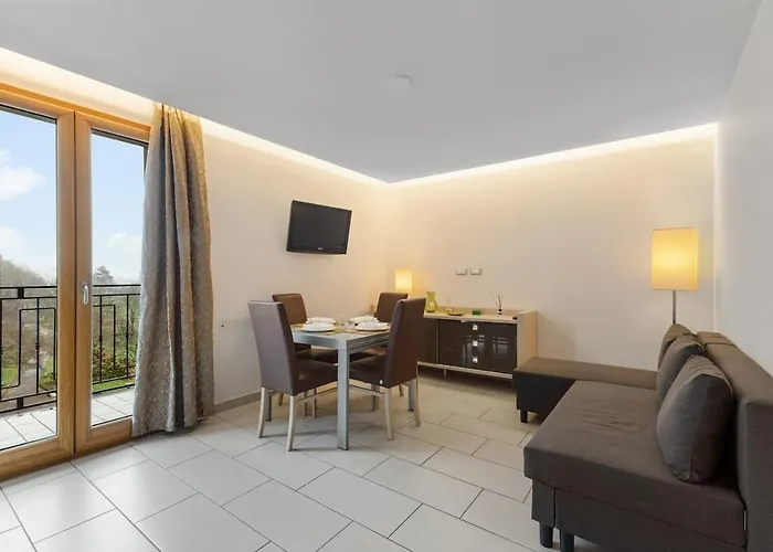 The House - Tram And Parking דירה *