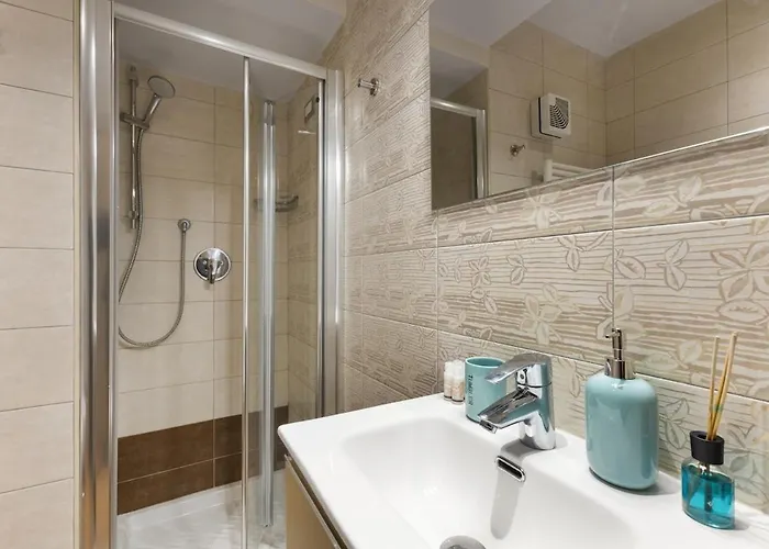 דירה The House - Tram And Parking