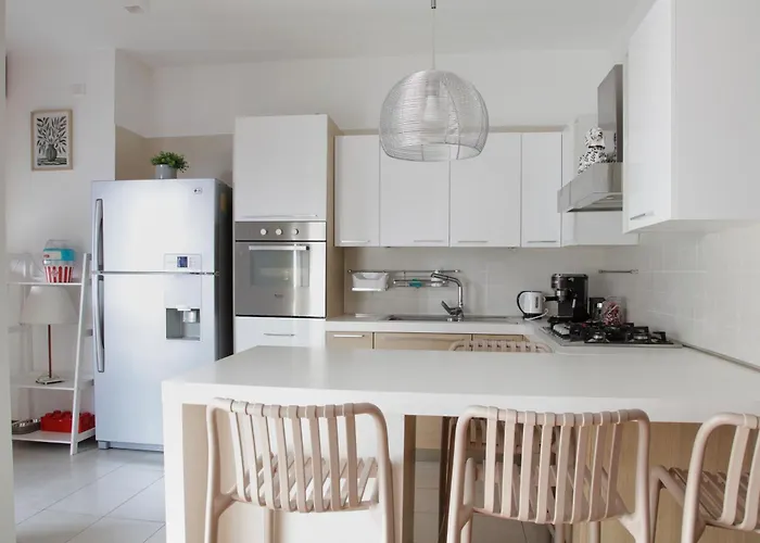 Elegante - 2 Camere, 2 Bagni, Garage E Balcone Апартаменты *