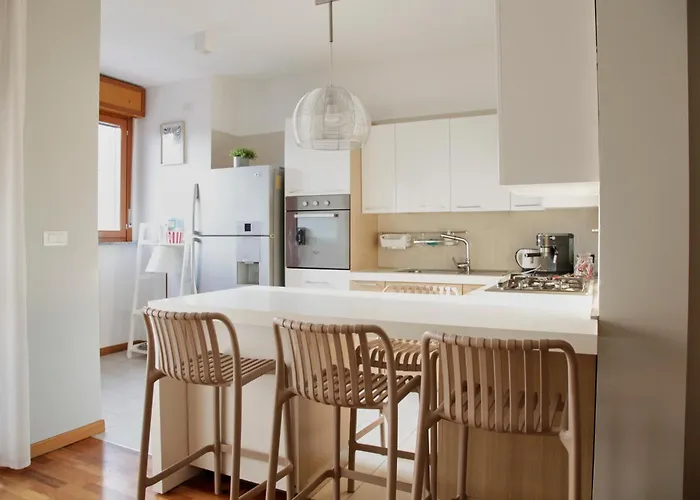 Apartment Elegante - 2 Camere, 2 Bagni, Garage E Balcone