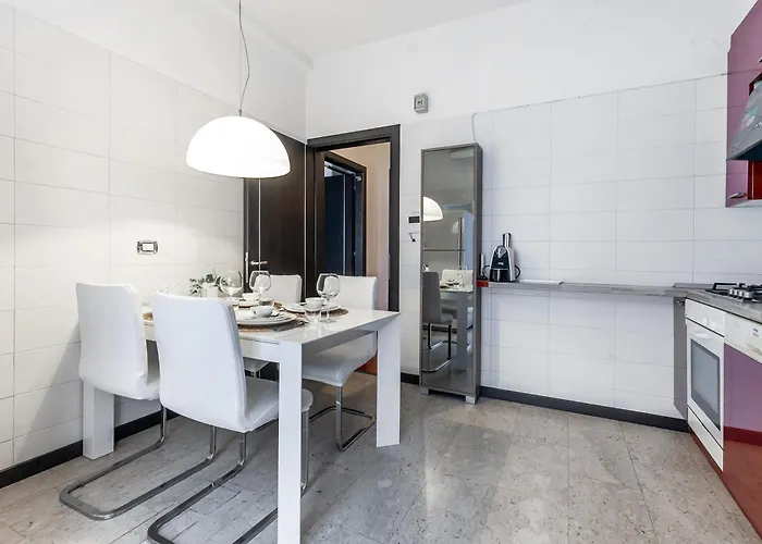 New Near Station 3 Bedroom شقة ميلان