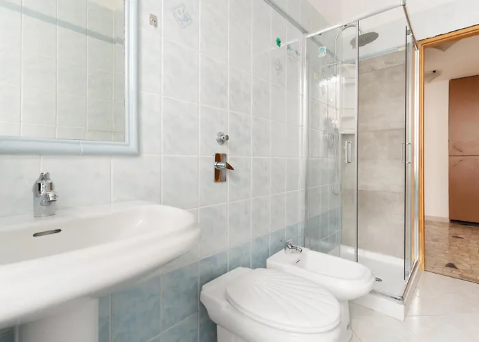 Guesthost - Cozy Varesina Area