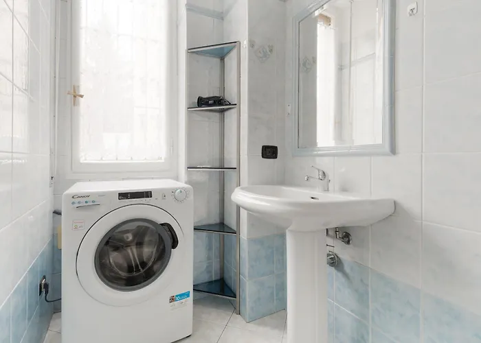 Guesthost - Cozy Varesina Area דירה