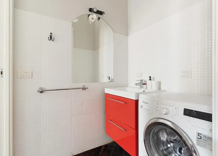 Guesthost - Cozy Balcony Meda Milan