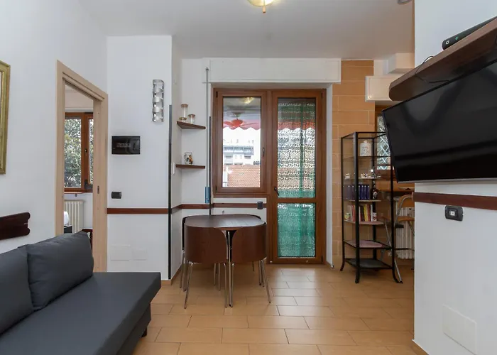 I-host 2br With Balcony Porta Romana * Milano