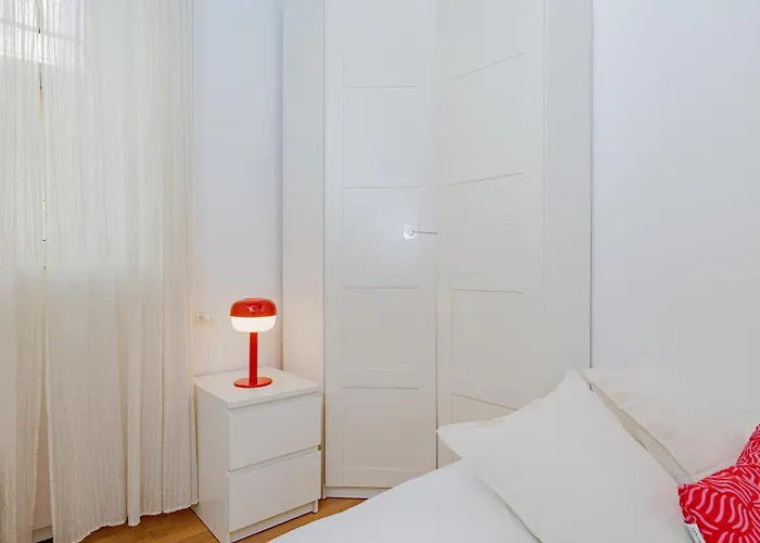 2 Bdr Flat - Direct Tram 15 Min Duomo 公寓 米兰