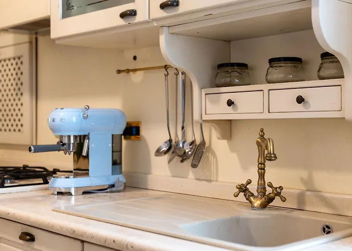 Three-room Flat With Balcony In Porta Romana Daire