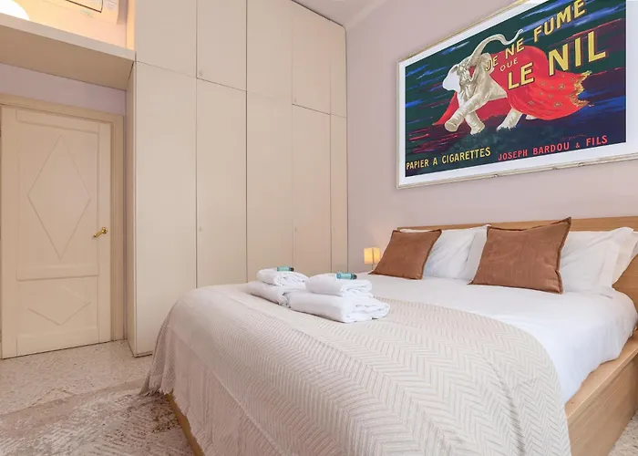 Three-room Flat With Balcony In Porta Romana Daire