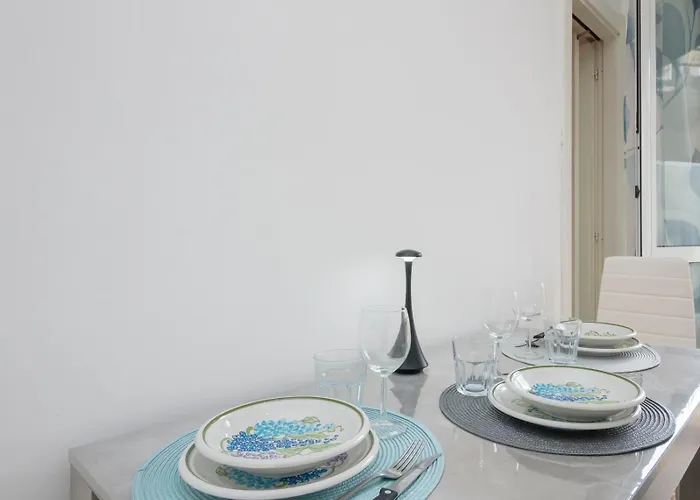 Homelovers Bright&white House Navigli District Milano