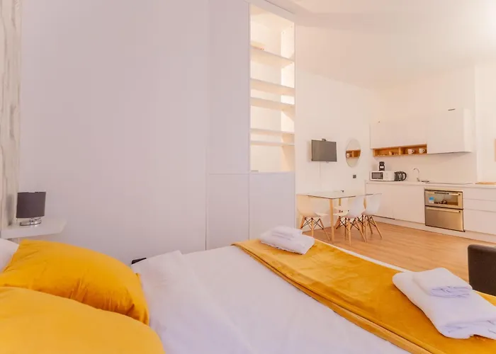 Duomo - New Bright アパート *