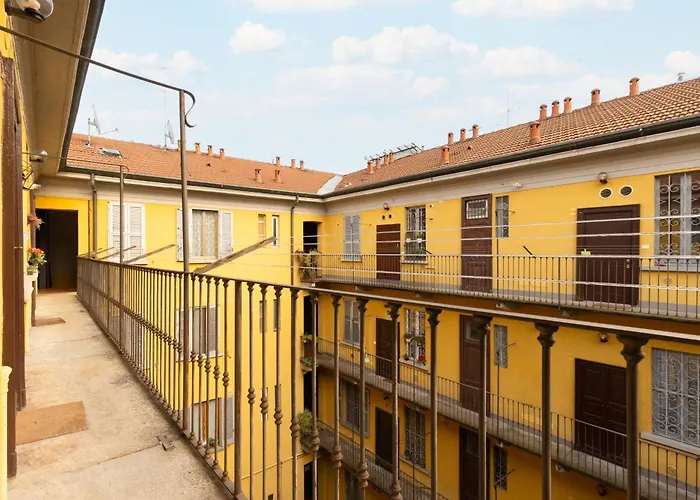 Charm Two-room Bocconi Navigli Darsena Апартаменты *