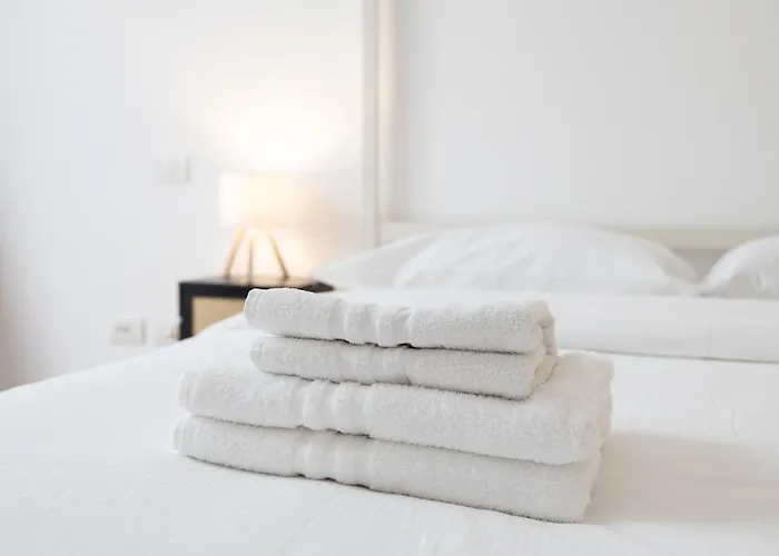 Duomo 15 Min Walk - Historic Center, 4 Bedrooms And 2 Terrace Lejlighed