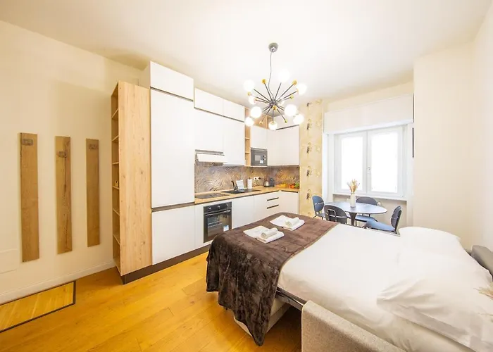 Апартаменты Luxurious 1bdr In Life, Sleeps 4 *