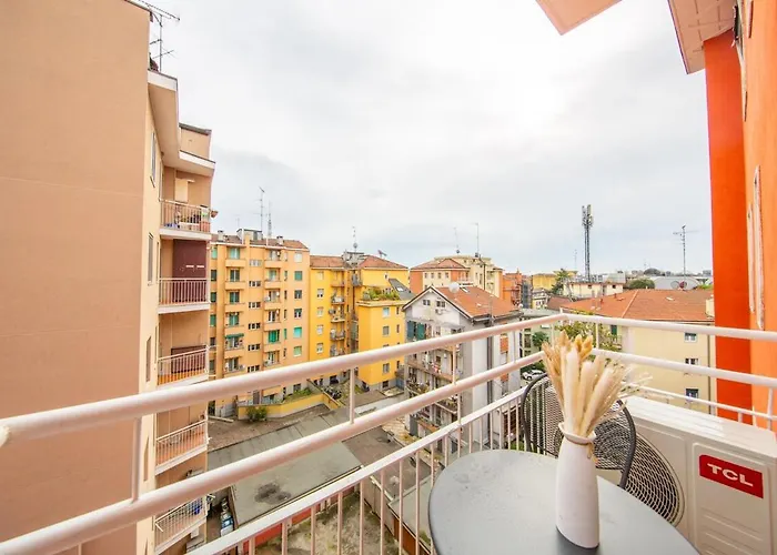 Luxurious 1bdr In Life, Sleeps 4 Милан