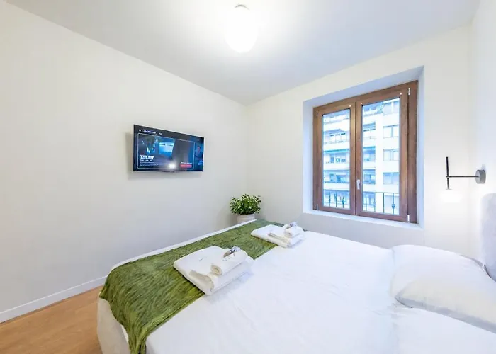 Centre Luxury, 2bdr, Sleeps 5 * Milán
