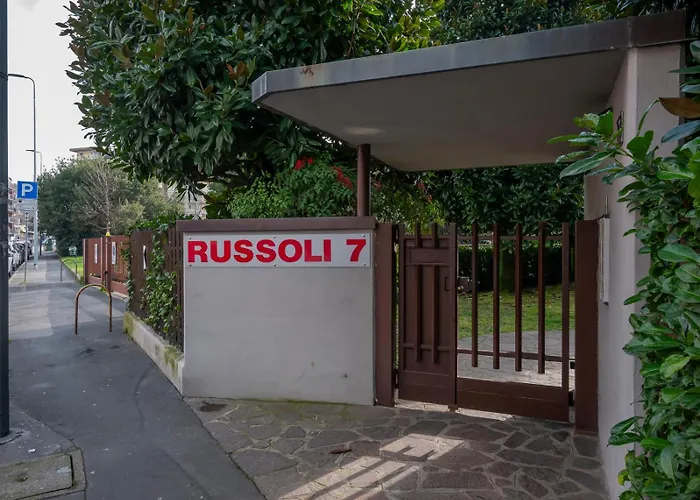 I Host - Russoli 7 *