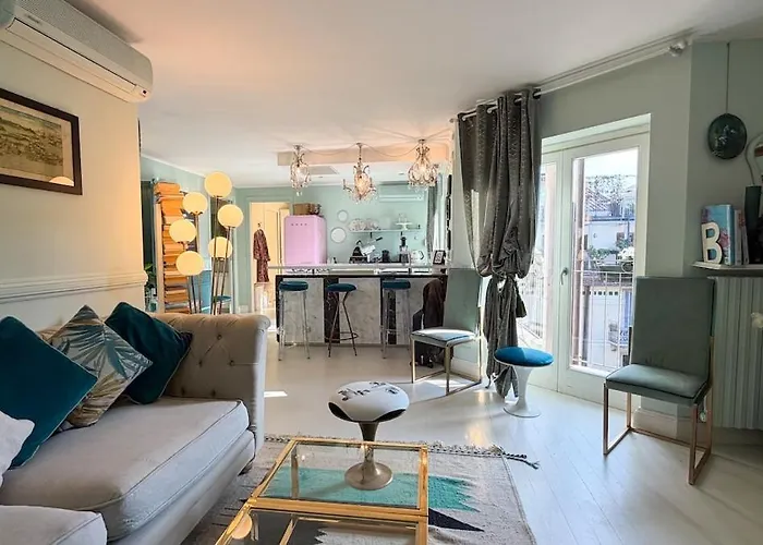 Near Metro Cozy With Terrace & Balcony *