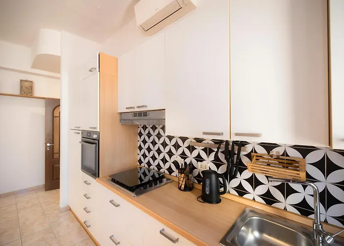 Design & Comfort Near Station *