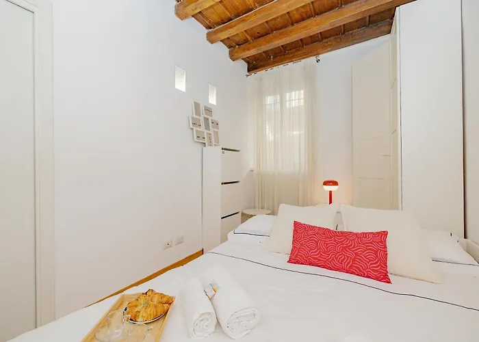 2 Bdr Flat - Direct Tram 15 Min Duomo * 米兰