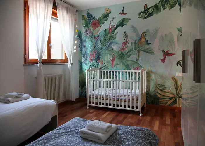 Elegante - 2 Camere, 2 Bagni, Garage E Balcone