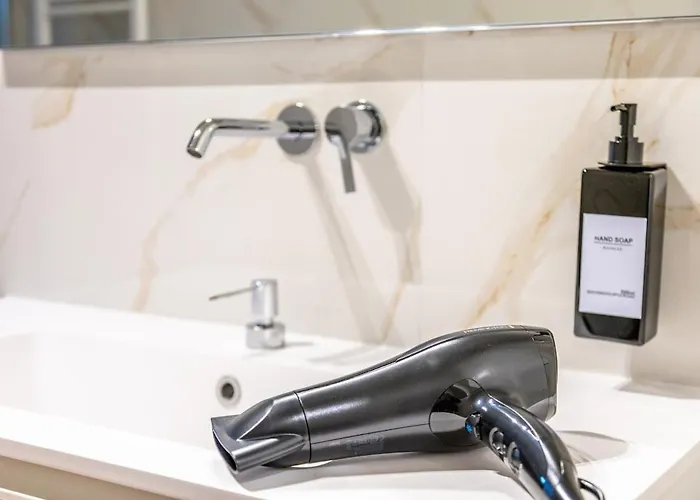 Centre Luxury, 2bdr, Sleeps 5 Milano