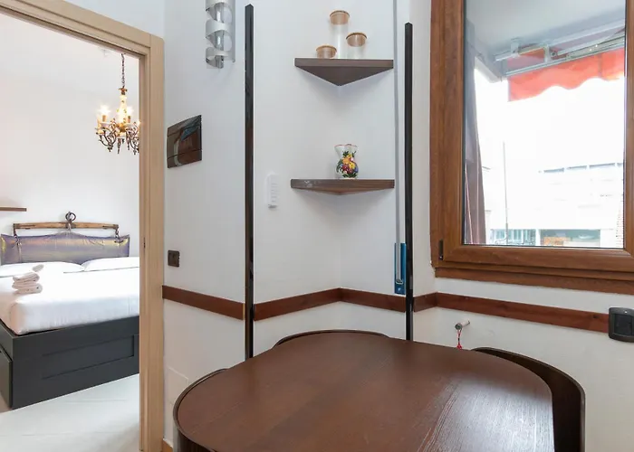 I-host 2br With Balcony Porta Romana * Milano
