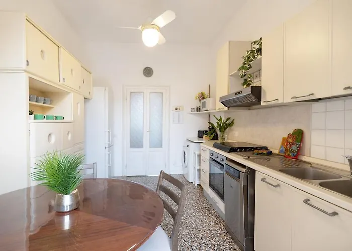 Vintage Chic Flat Steps From Fiera & Wi-fi Lägenhet Milano