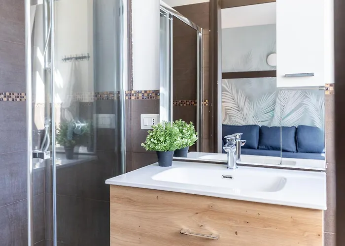 Duomo 5 Min Walk - 2 Bedrooms With Netflix, Wifi Apartment