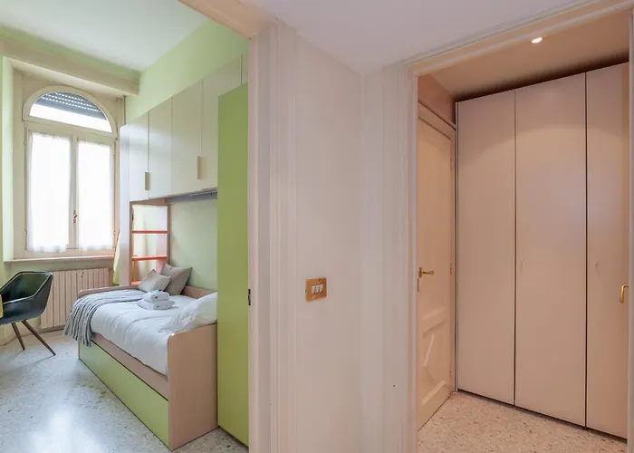 Daire Three-room Flat With Balcony In Porta Romana