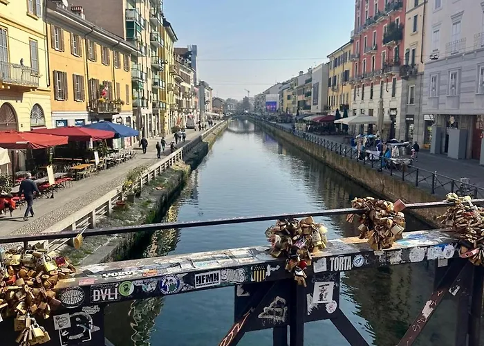 Aura Navigli شقة ميلان