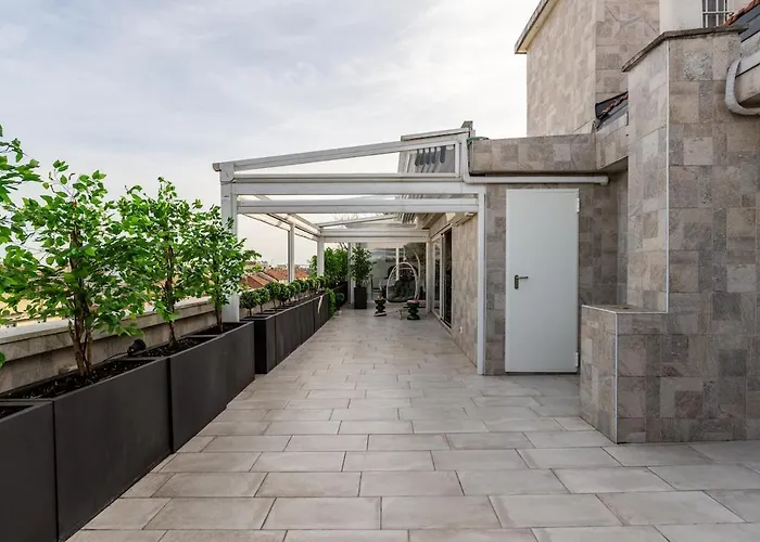 شقة Skyline Penthouse - Terrazzo Panoramico & Metro 5min