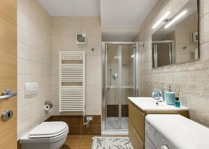 דירה The House - Tram And Parking