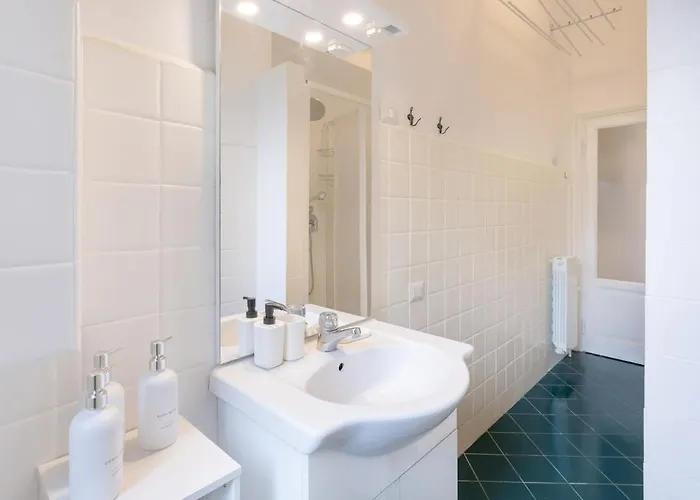 Vintage Chic Flat Steps From Fiera & Wi-fi Lägenhet *