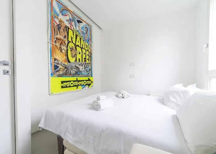 Luxury Penthouse, Exclusive Design & Private Garage Milano