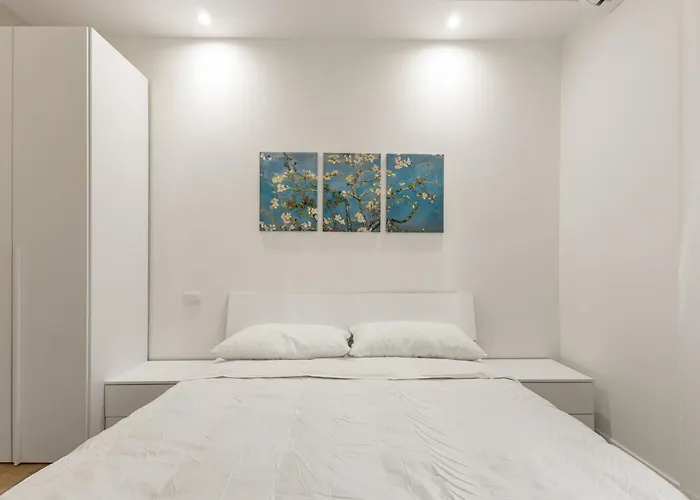 Modern Apt, 25 Min Duomo, Metro 5 Min & Wifi 아파트 밀라노