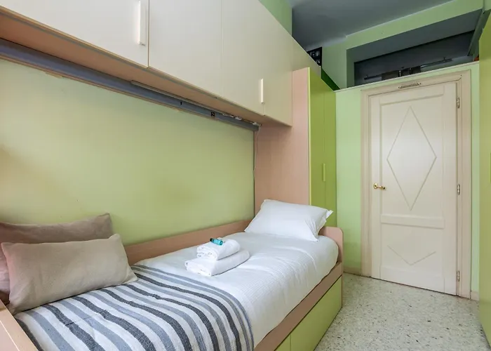 Daire Three-room Flat With Balcony In Porta Romana Milano