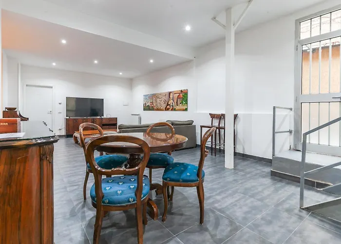 Friends & Family House * Milaan