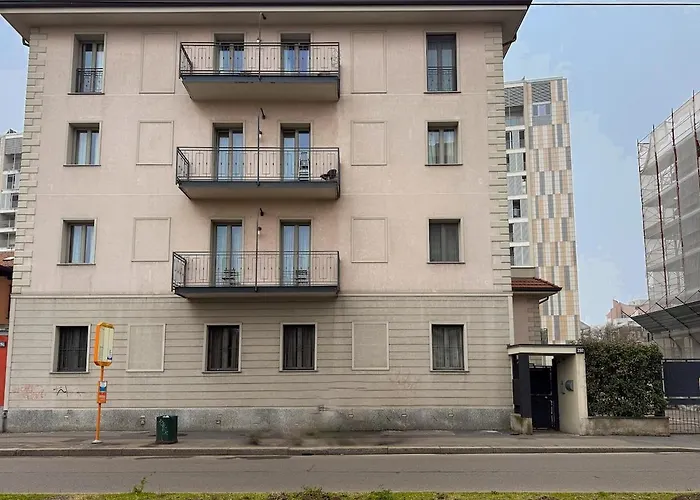 The House - Tram And Parking דירה