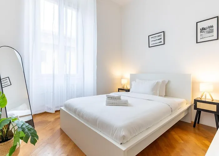 Duomo 15 Min Walk - Historic Center, 4 Bedrooms And 2 Terrace アパート *