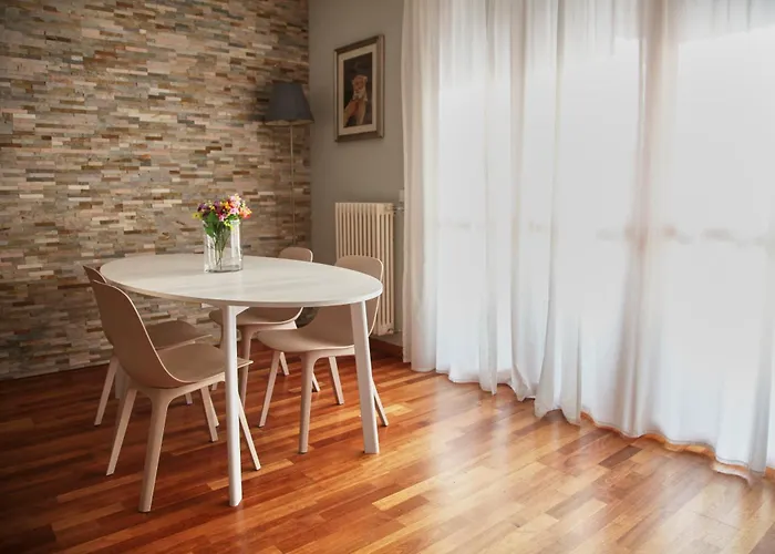 Apartment Elegante - 2 Camere, 2 Bagni, Garage E Balcone